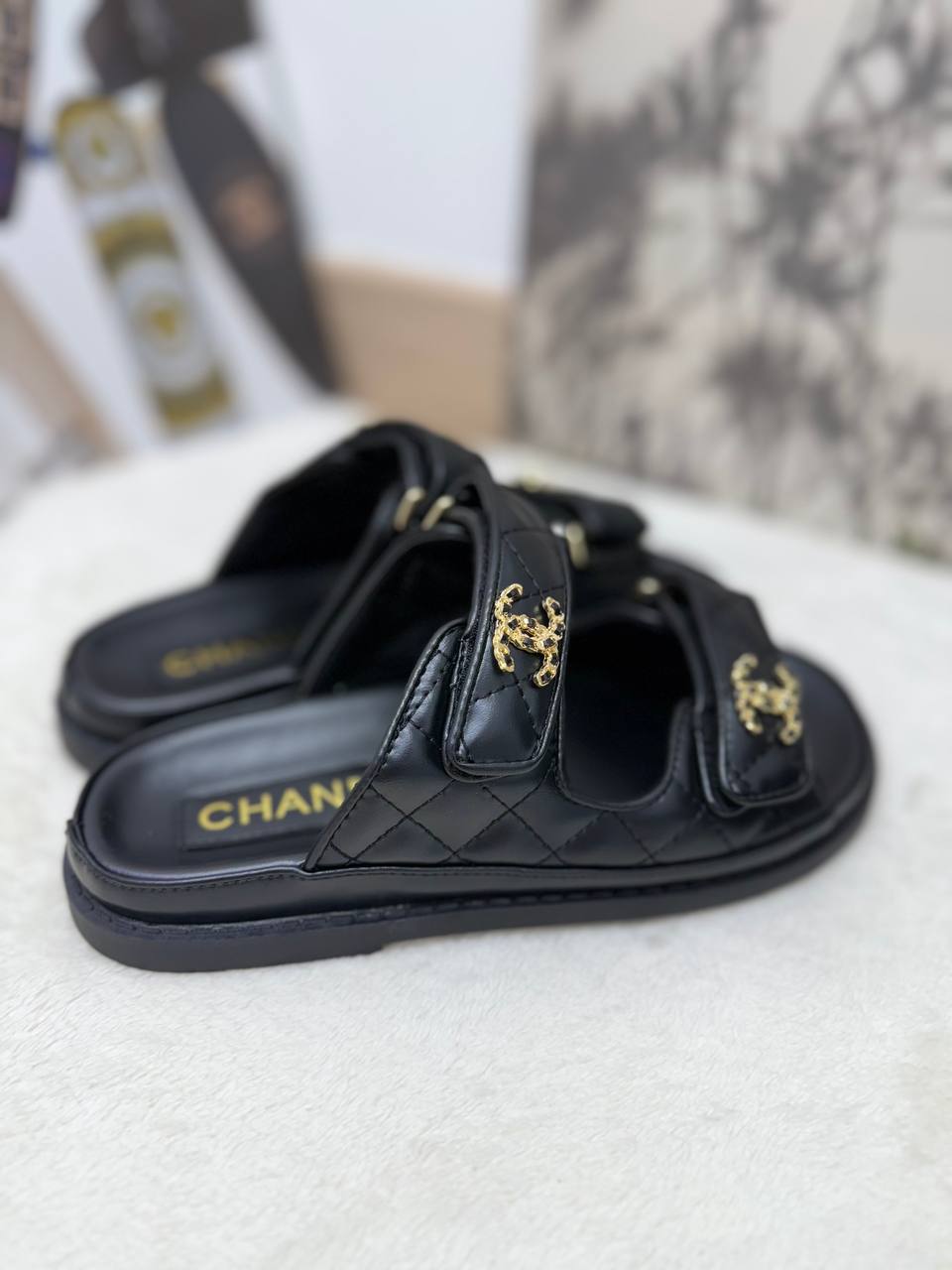샤넬 시즌 CC 로고 가죽 레더 벨크로 뮬 슬리퍼 블랙