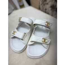 샤넬 시즌 CC 로고 가죽 레더 벨크로 뮬 슬리퍼 화이트