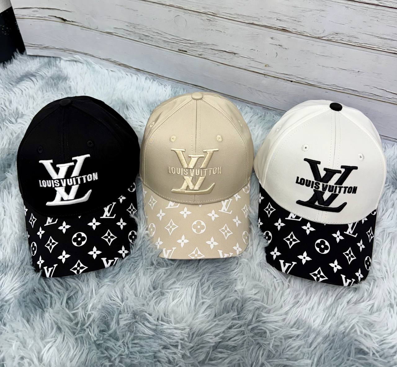 루이비통 볼캡 모자(화이트,블랙,베이지)