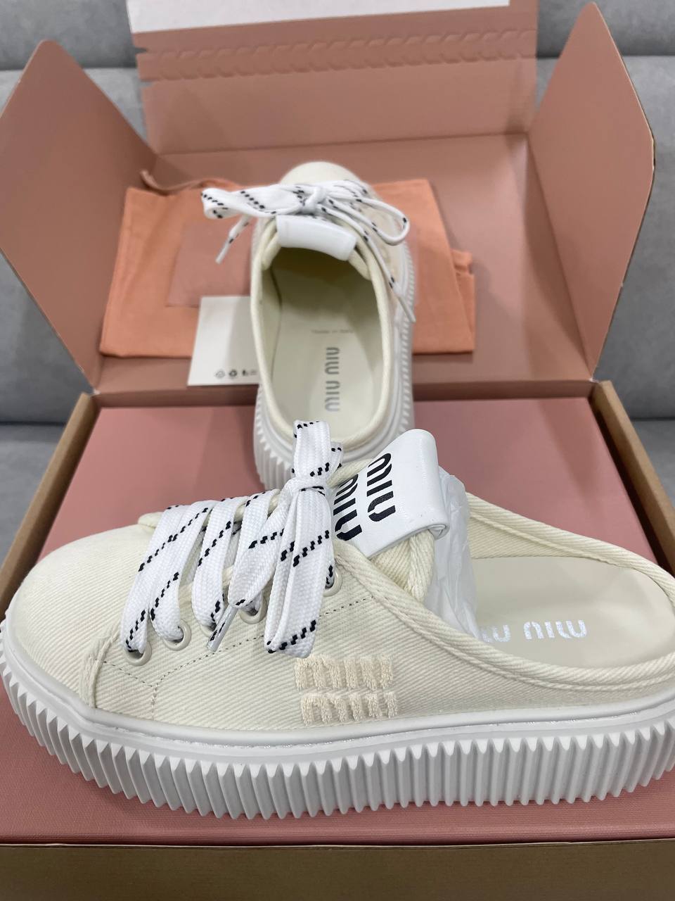 미우미우 스니커즈 뮬 (블랙/베이지)