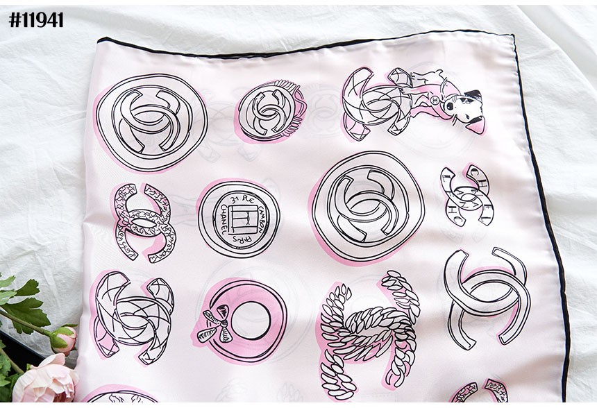 [CHANEL] 샤넬 23SS 달마시안 강아지 CC 로고 스퀘어 실크 스카프