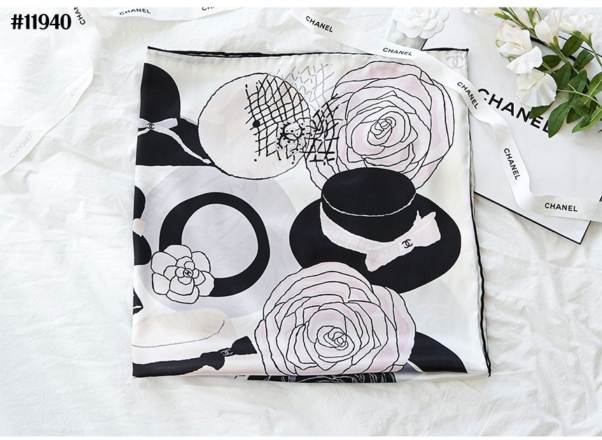 [CHANEL] 샤넬 까멜리아 CC로고 인 HAT 햇 스퀘어 실크 스카프