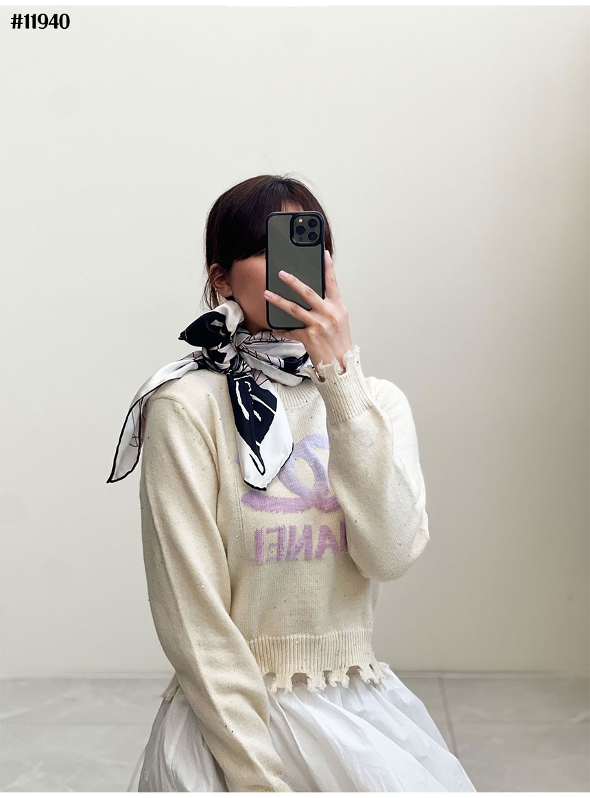 [CHANEL] 샤넬 까멜리아 CC로고 인 HAT 햇 스퀘어 실크 스카프