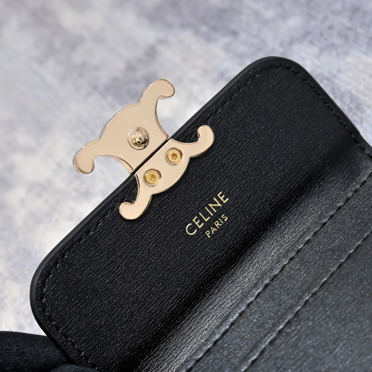 셀린느 플랩 카드지갑 블랙 금장