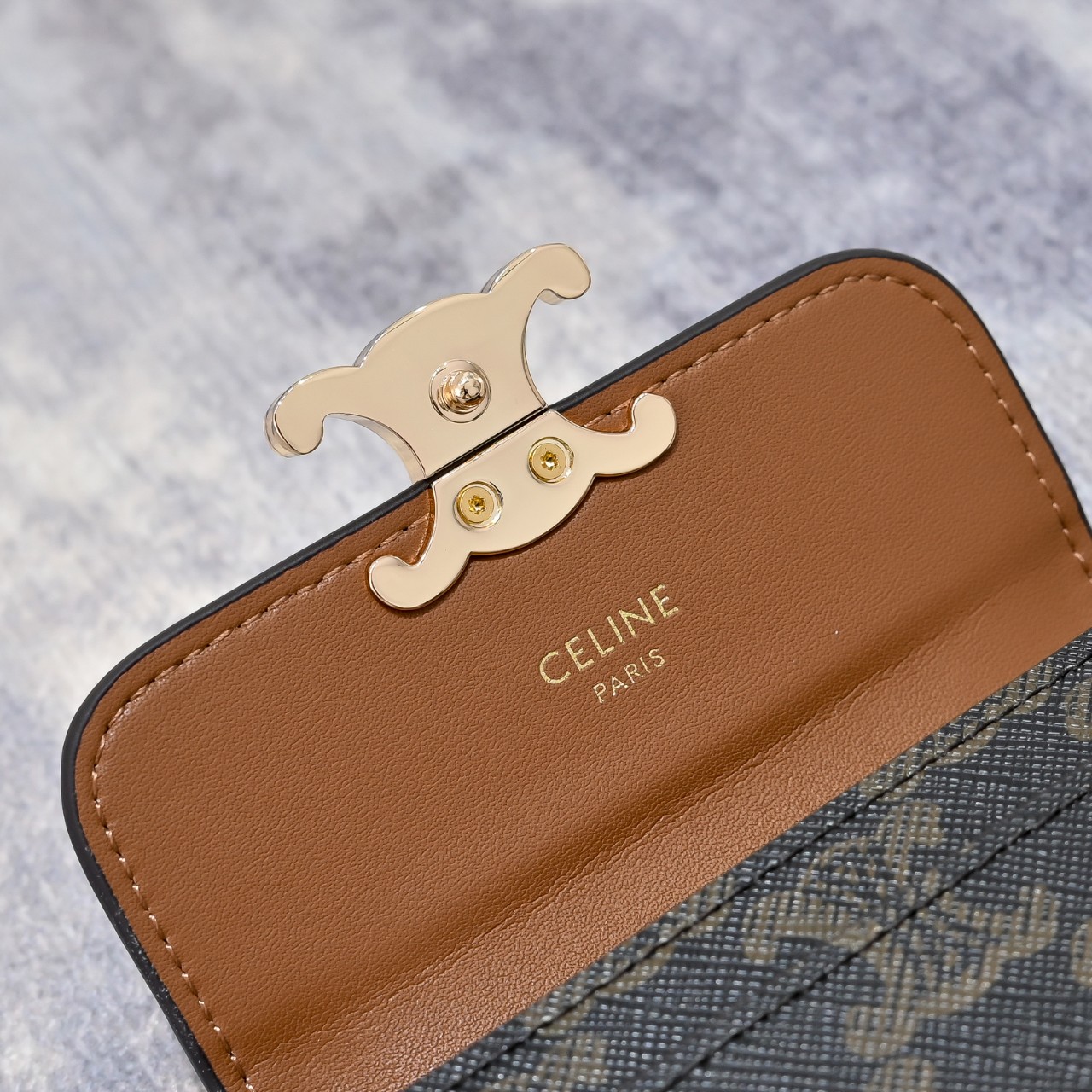 셀린느 플랩 카드지갑 탄