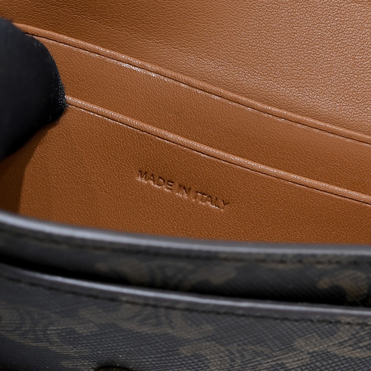 셀린느 플랩 카드지갑 탄