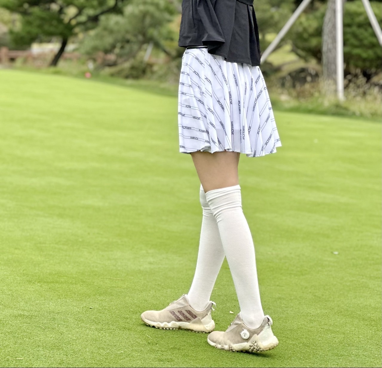 MARK & RONA 우먼 토너먼트 에어 홀 플레어 스커트