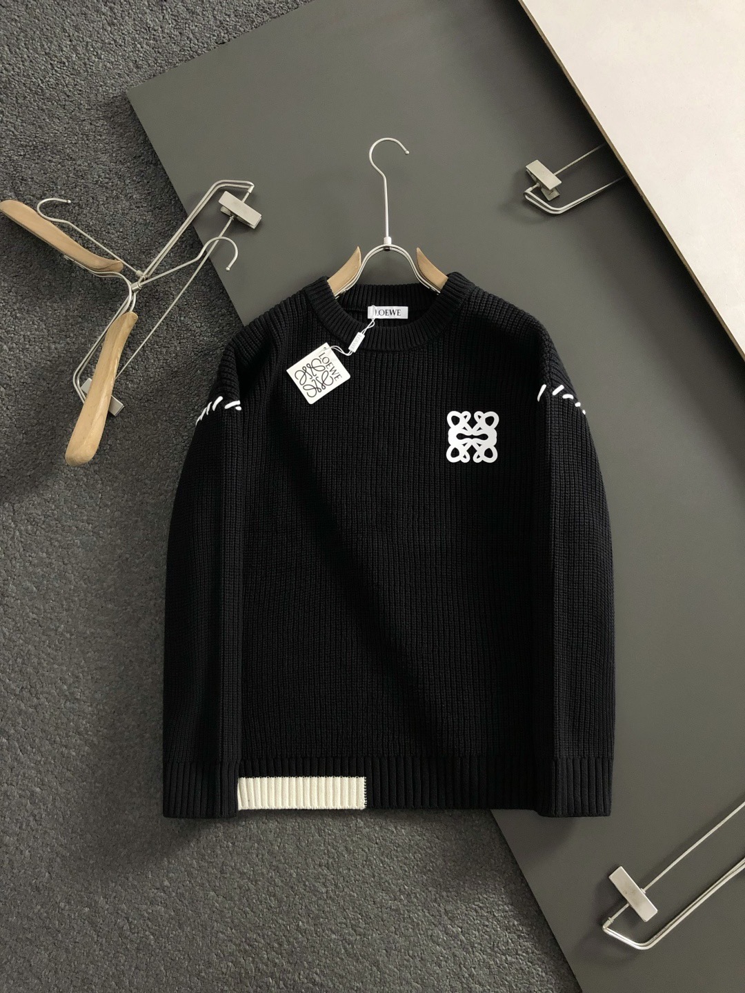 로에베 패치로고 암스티치 배색 양모라운드