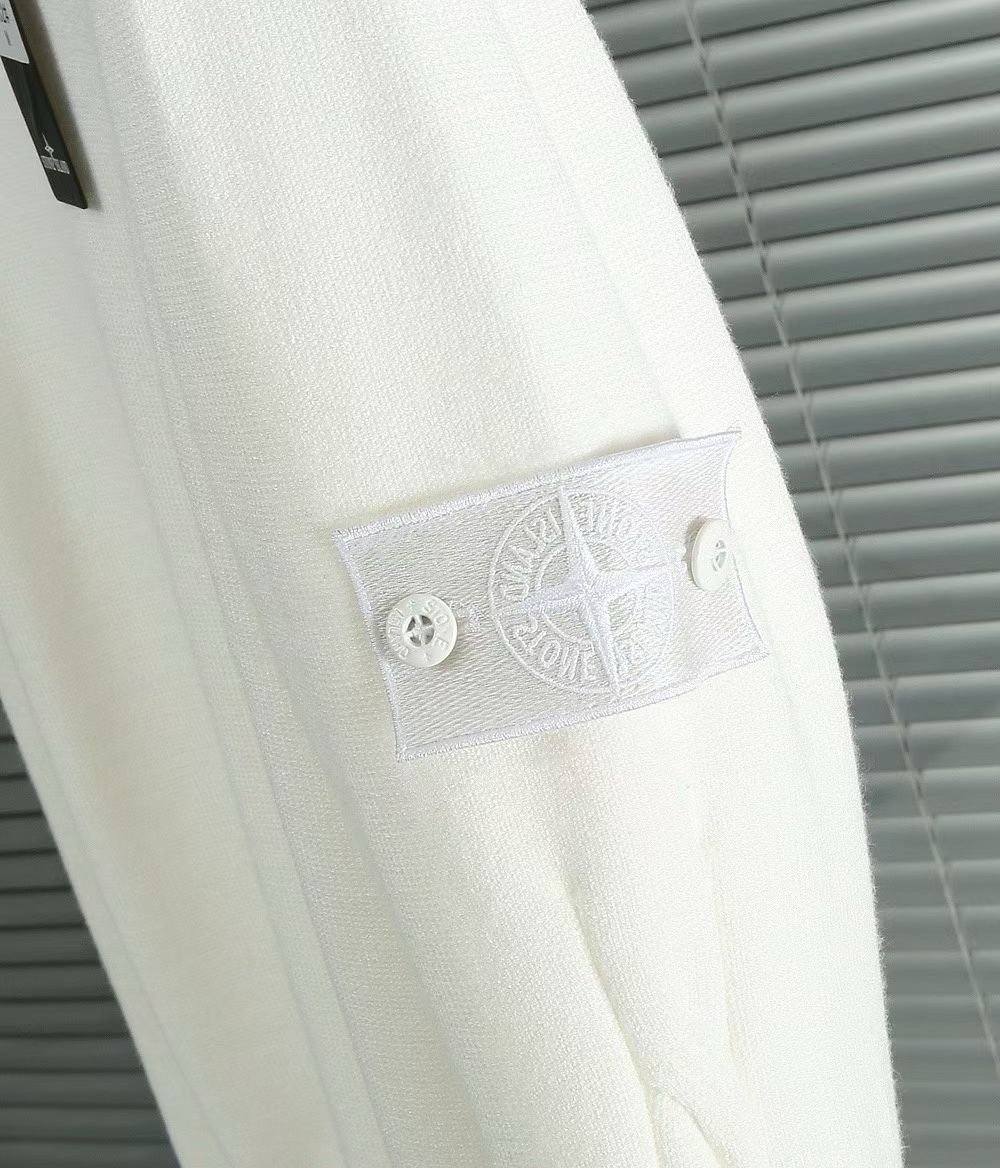 스톤 아일랜드 니트