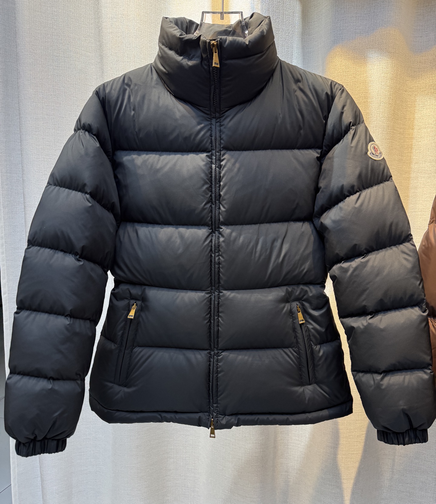 몽클 두르베 구스다운숏패딩