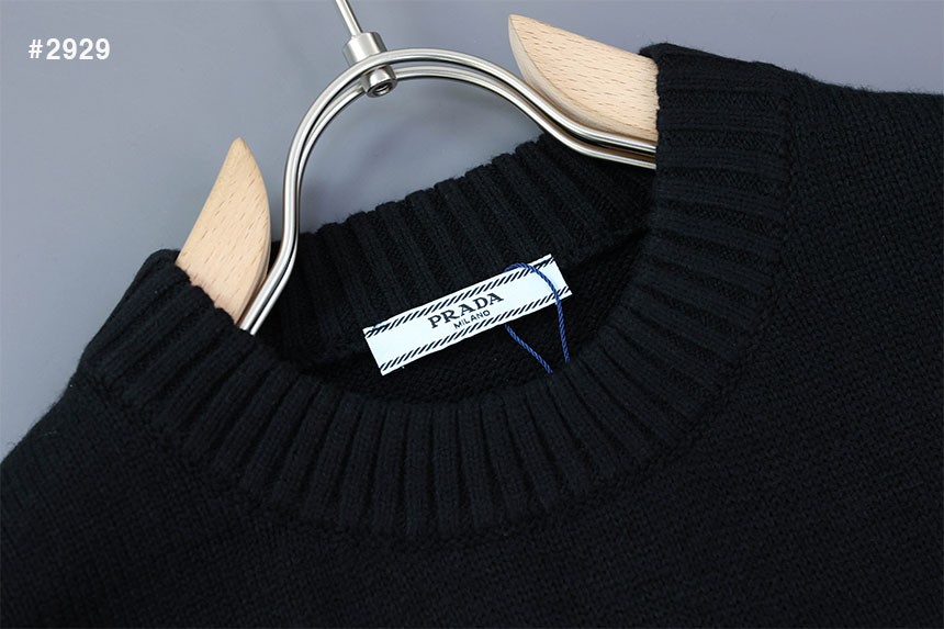 [PRADA] 프라다 빅플레이트 삼각로고 라운드 니트