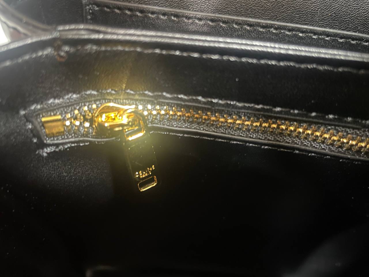 [CELINE] 클래식 트리옹프 백 - 샤이니 카프스킨