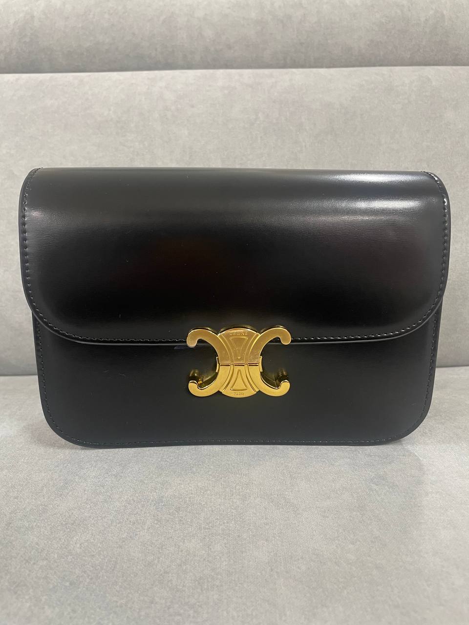 [CELINE] 클래식 트리옹프 백 - 샤이니 카프스킨