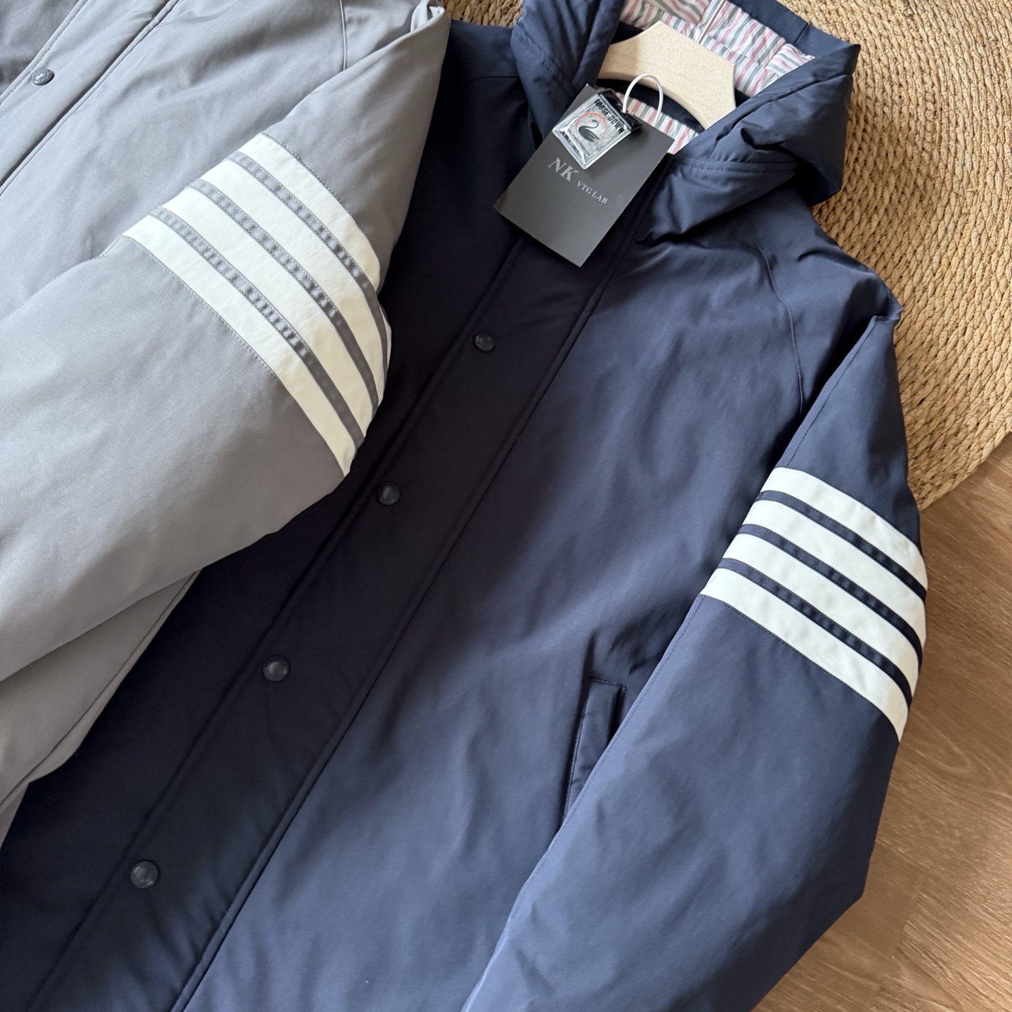 THOM BROWNE 롱패딩