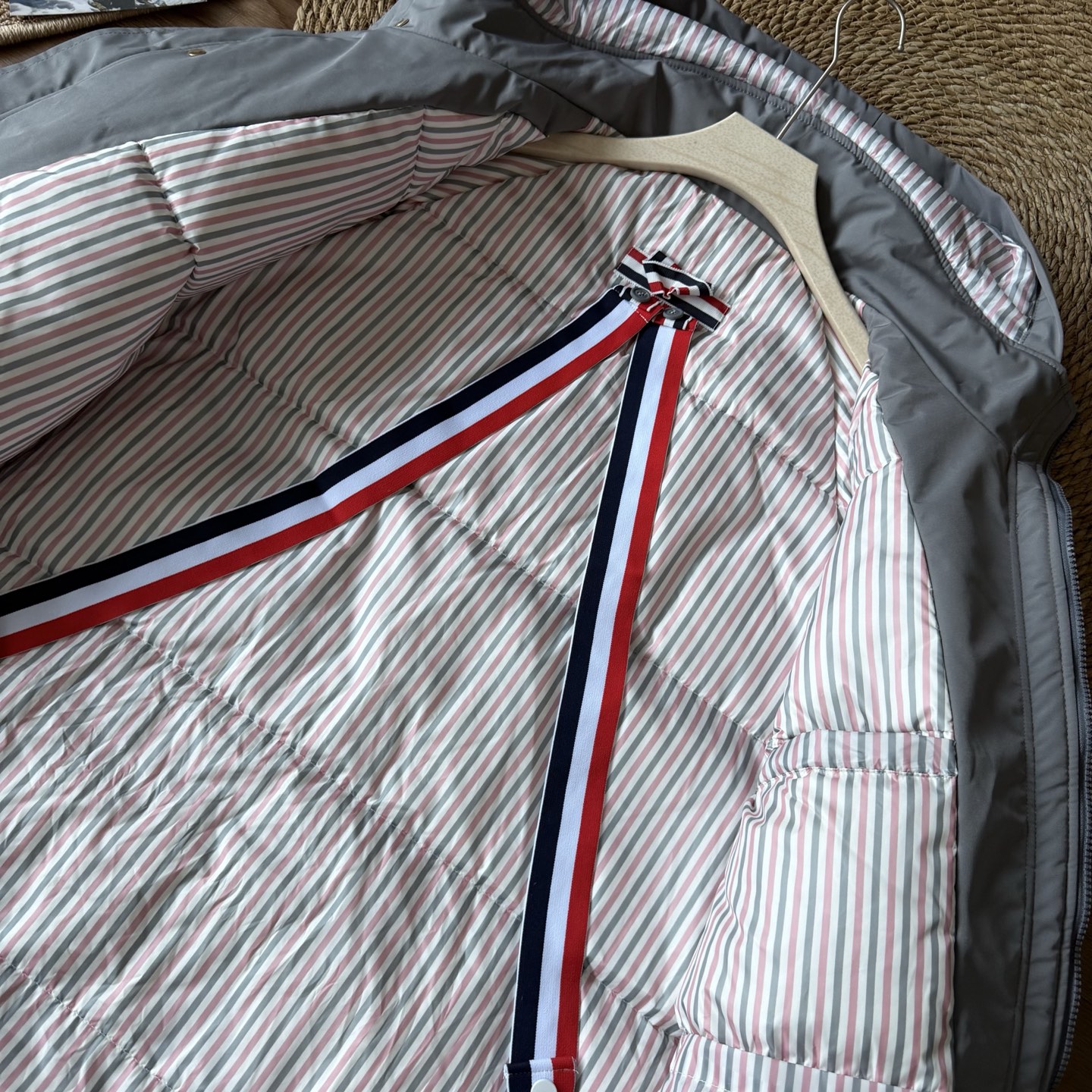 THOM BROWNE 롱패딩