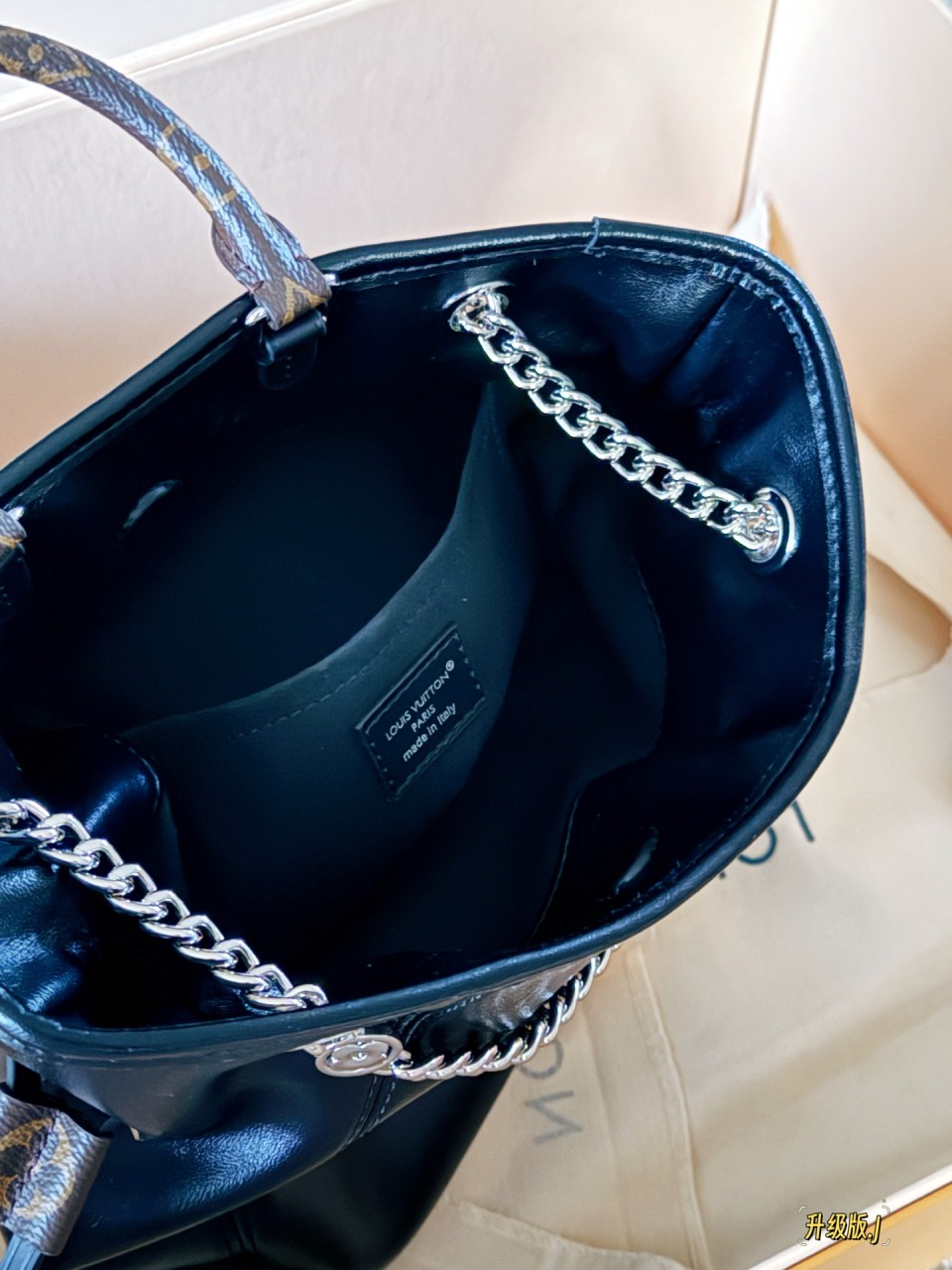 루이비통 오프 듀티 (Off Duty) 백팩 바이브