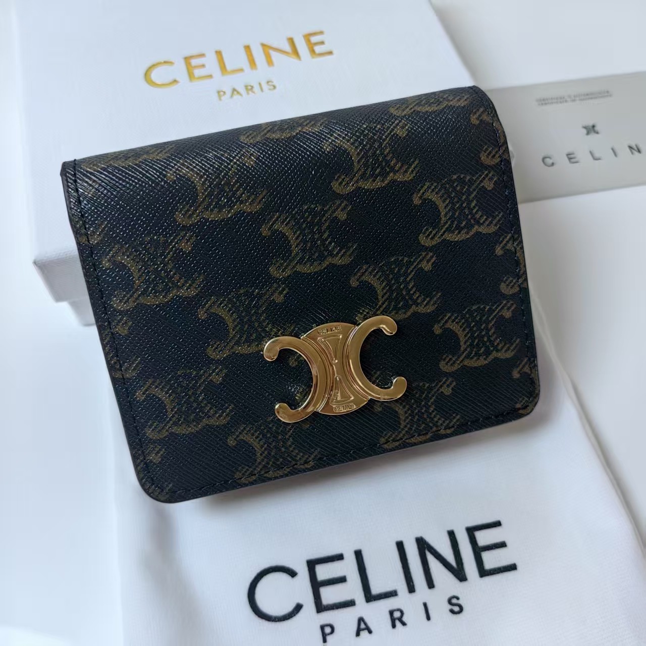 셀린느 트리옹프 컴팩트 지갑