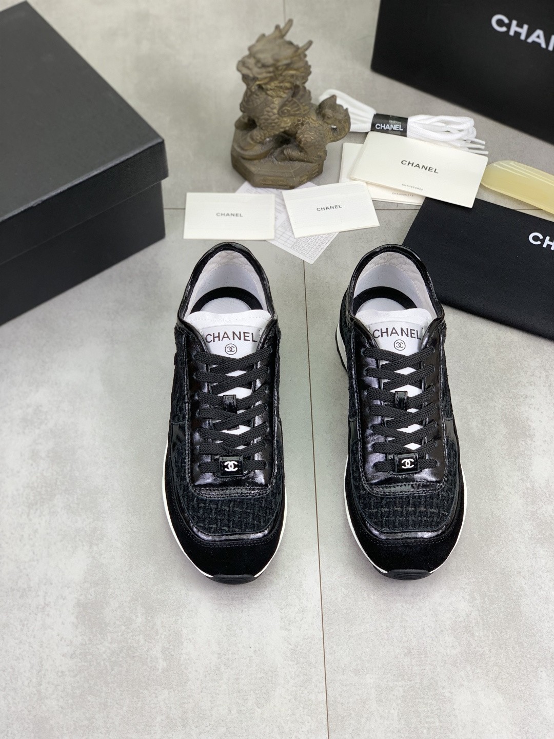 [CHANEL-샤넬]남녀공용 샤넬 스니커즈