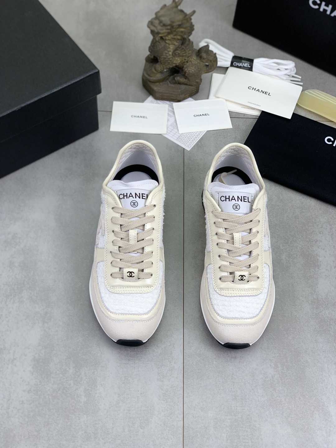 [CHANEL-샤넬]남녀공용 샤넬 스니커즈