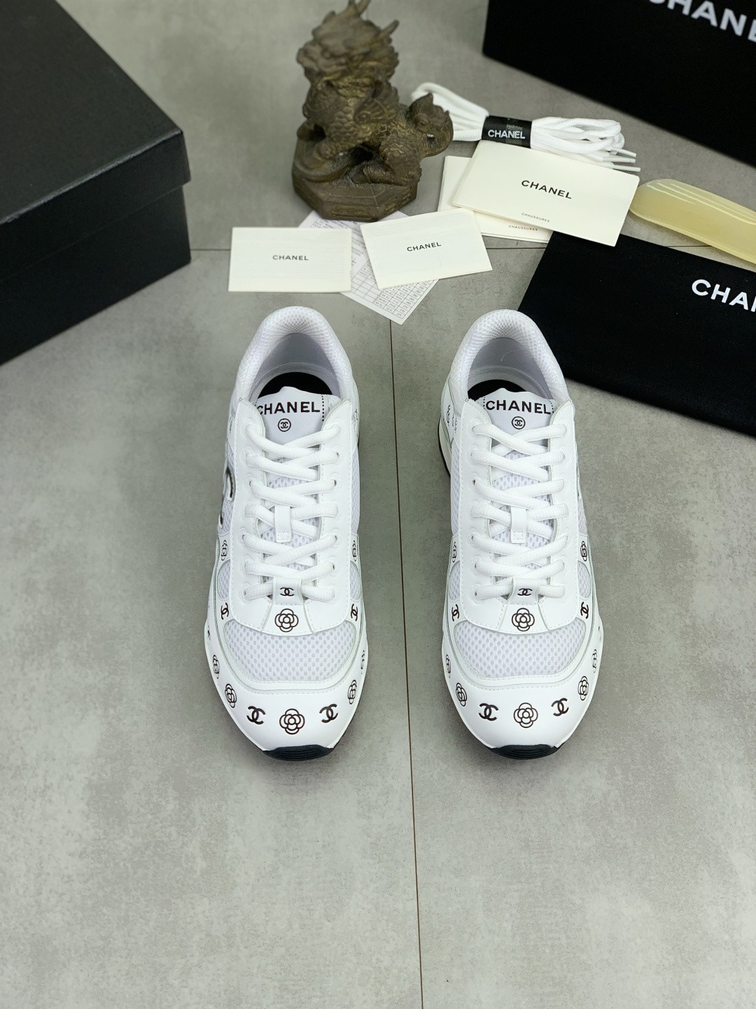 [CHANEL-샤넬]남녀공용 샤넬 스니커즈