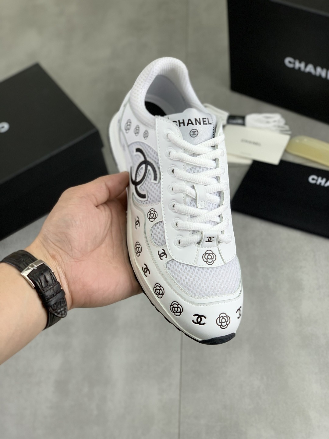 [CHANEL-샤넬]남녀공용 샤넬 스니커즈