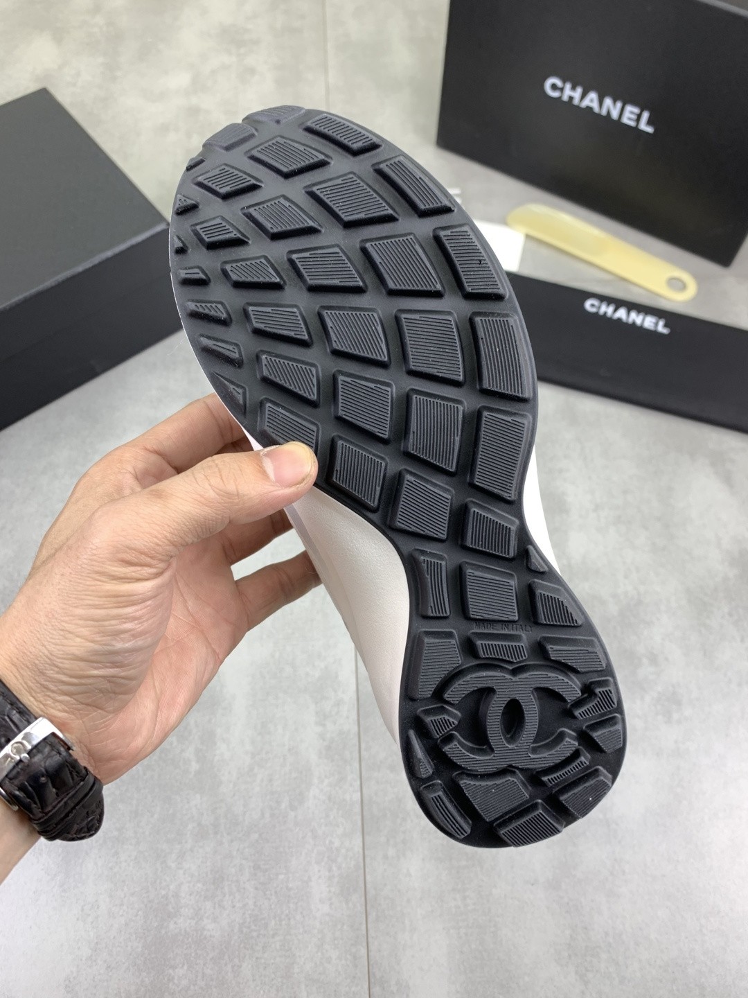 [CHANEL-샤넬]남녀공용 샤넬 스니커즈