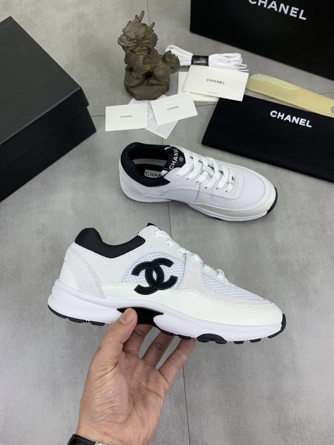 [CHANEL-샤넬]남녀공용 샤넬 스니커즈