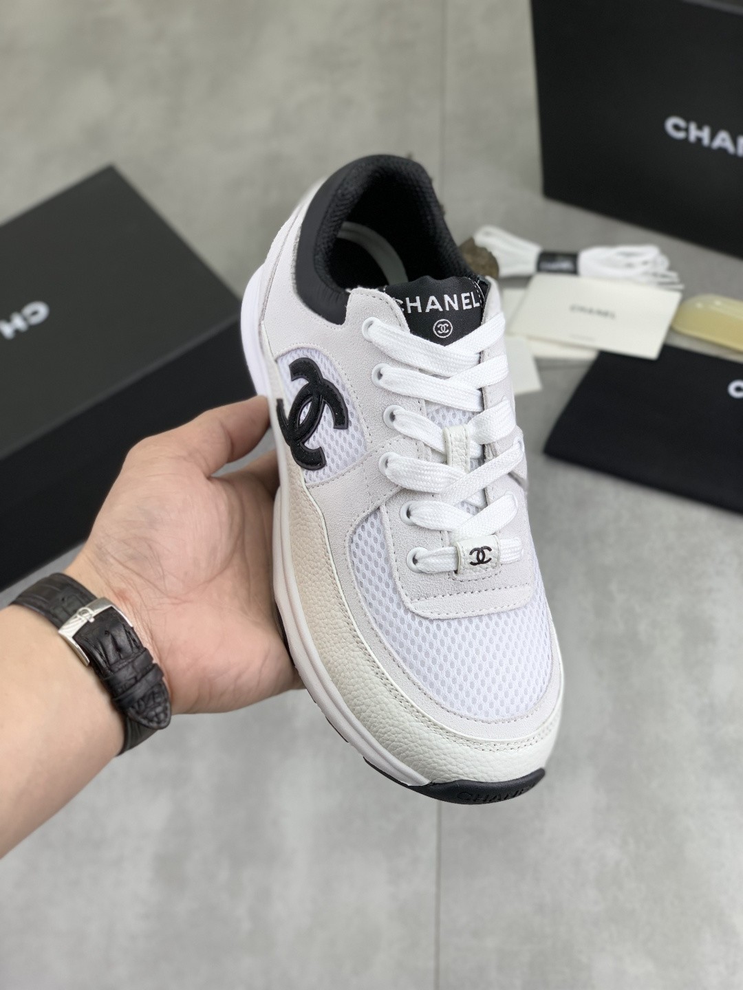 [CHANEL-샤넬]남녀공용 샤넬 스니커즈