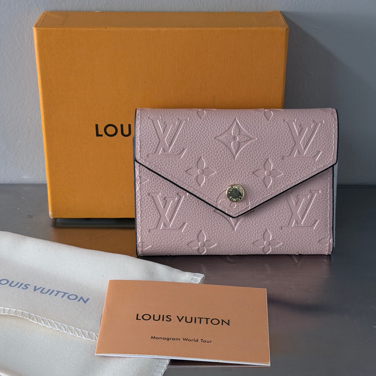 루이비통 빅토린 월릿 로즈오팔레