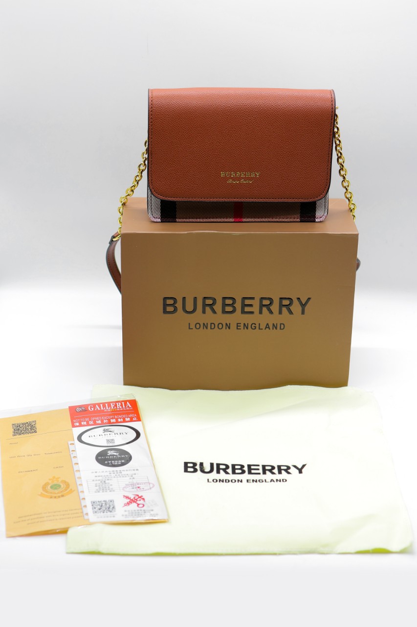 버버리 햄프셔 체인 미니 크로스백 (매장판)