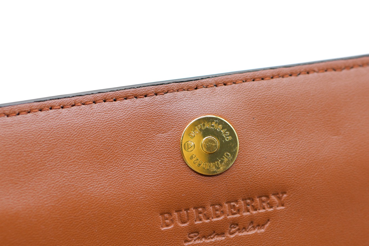 버버리 햄프셔 체인 미니 크로스백 (매장판)