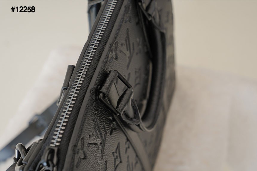 [LOUIS VUITTON] 루이비통 앙프렝뜨 삭플라 크로스백