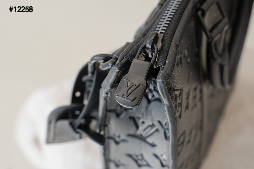 [LOUIS VUITTON] 루이비통 앙프렝뜨 삭플라 크로스백